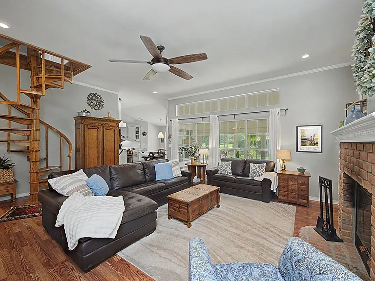 1626 Oakmont Cir — Photo 19