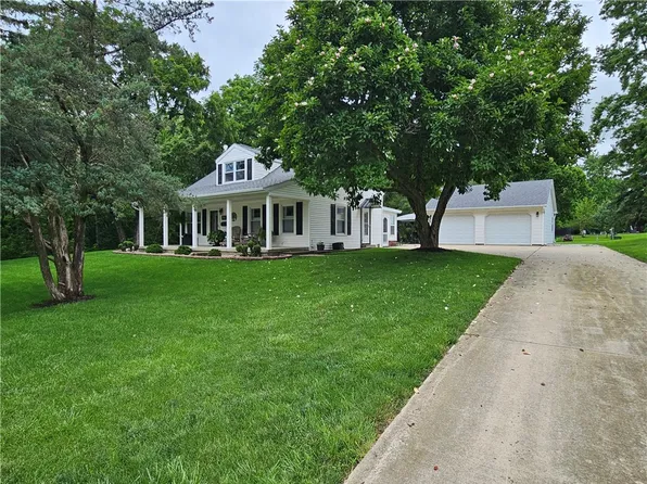 716 E Jackson St, Sullivan, IL 61951