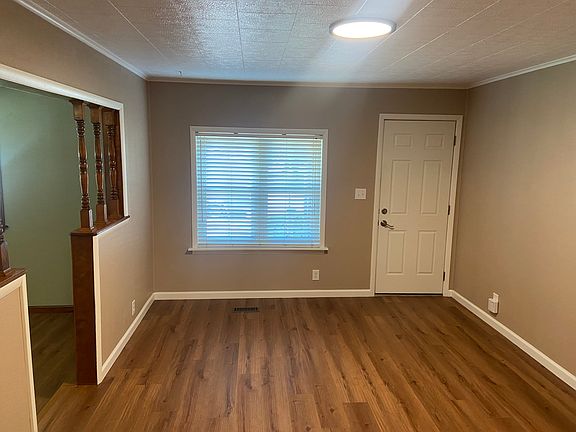 Entryway/Dining Room