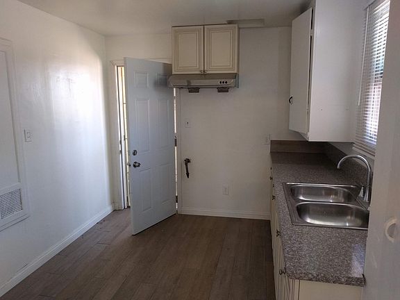 5th image of 436 E Monterey Ave
