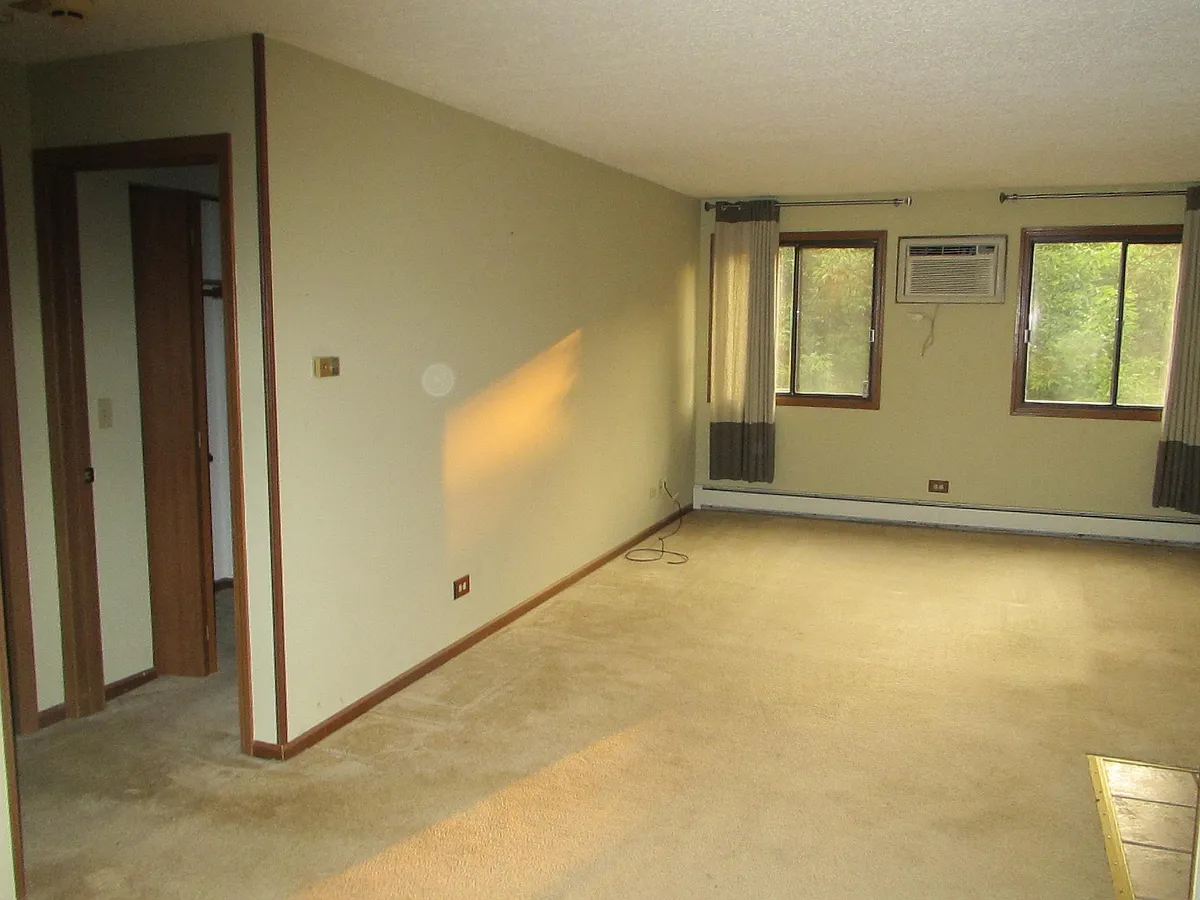 Building Photo - 8335 Oak Leaf Dr #604