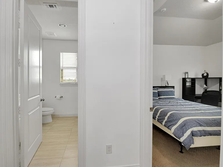 2131 Camden Creek Ln — Photo 27