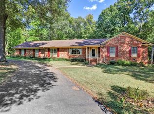 13337 Queensgate Rd, Midlothian, VA 23114