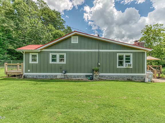 3rd image of 112 Hogum Hollow Rd