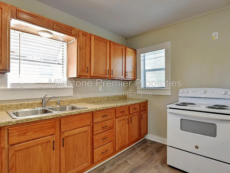 608 W Murray St — Photo 4
