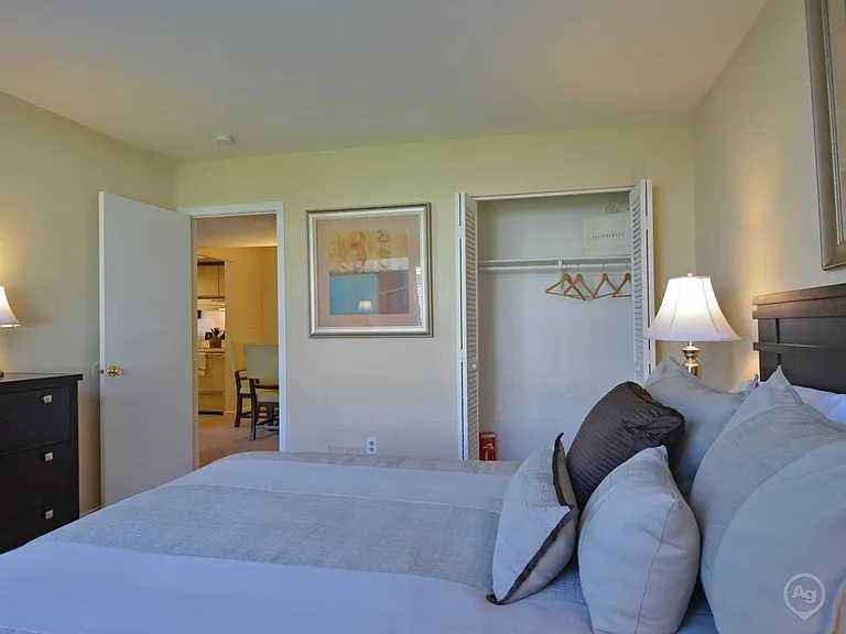 Valley Stream Village Apartments — Photo 41