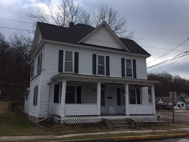 910 Fulton Ave photo 1