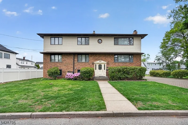 Building Photo - 97 Sipp Ave #1