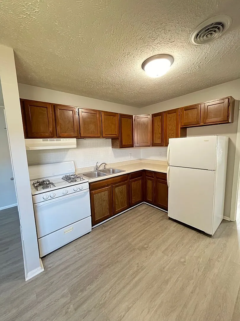 2111 Todd Dr — Photo 4