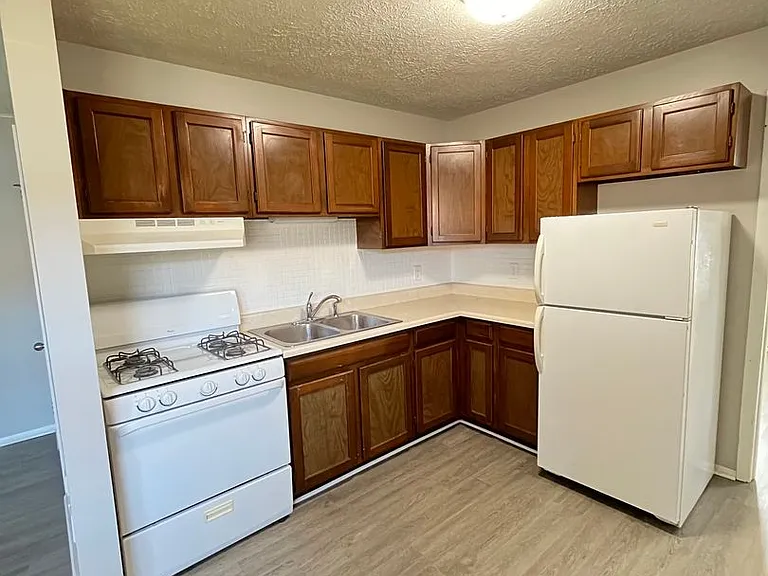 2111 Todd Dr — Photo 4