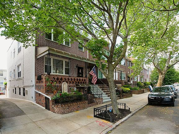 5th image of 72 Bay 8 St