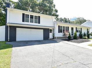 5 Woodhaven Dr, Johnston, RI 02919