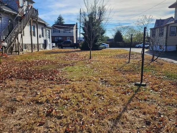 2035 Walnut St, Holmes, PA 19043