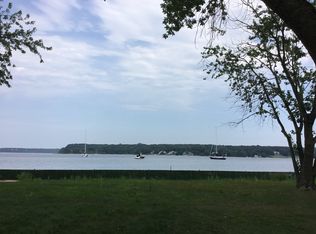 448 Roosevelt Rd, Oyster Bay, NY 11771