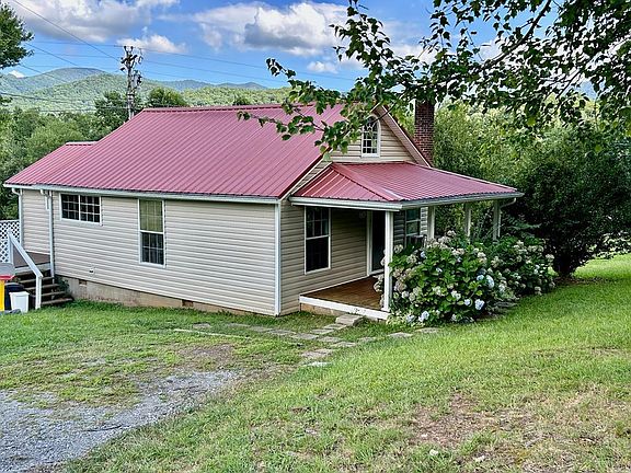 2nd image of 136 W Vineyard Rd