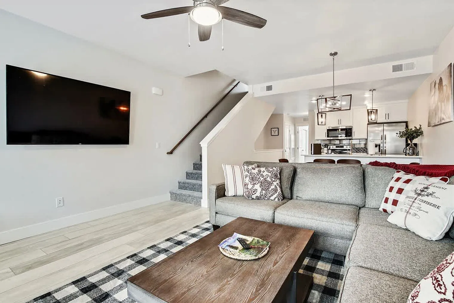 3 bed, 3.0 bath, 2497 sqft, $6,378 — Photo 4