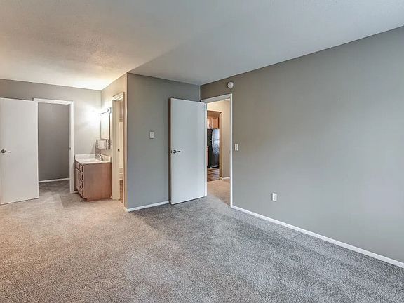5th image of 2323 Shoreland Ave #1B-1Ba