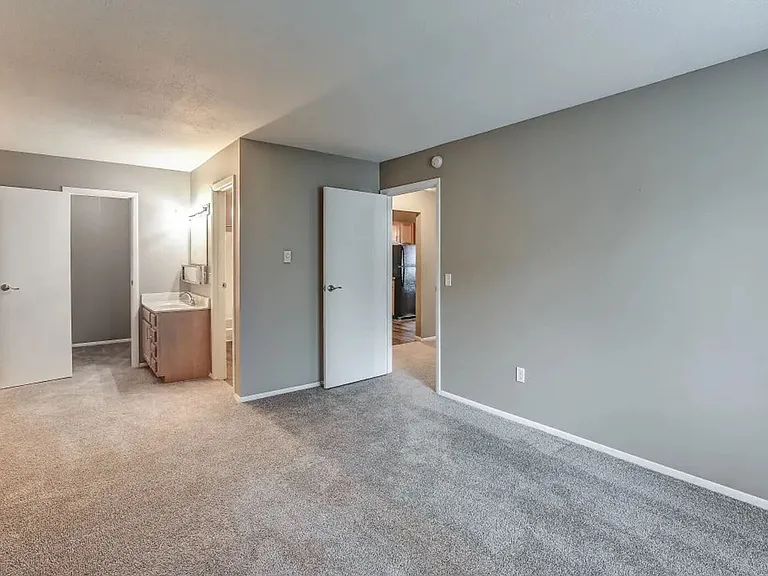 Riviera Apartments — Photo 6