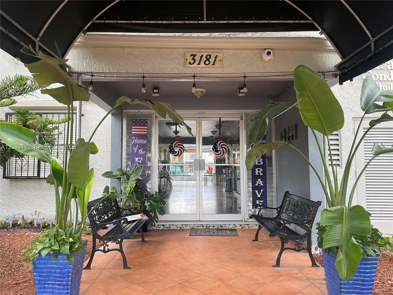Alcala Plaza Condo — Photo 1