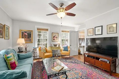 5th image of 44 Walnut St