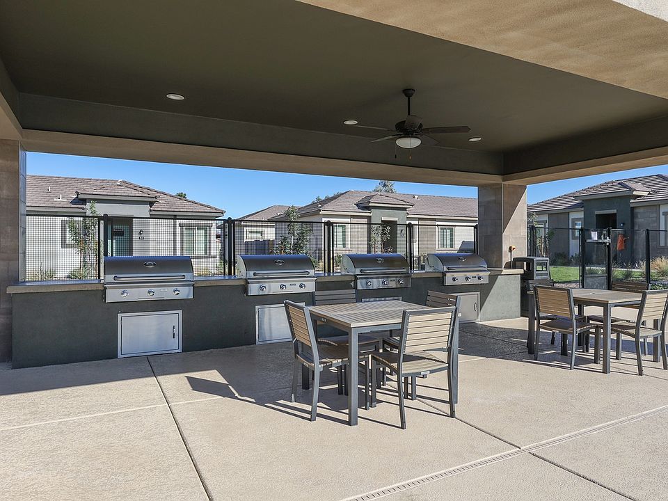 Hampton Edison Outdoor Lounge