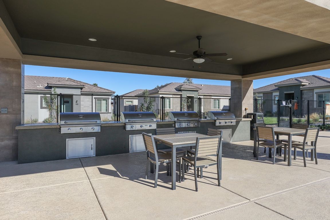 Hampton Edison Outdoor Lounge