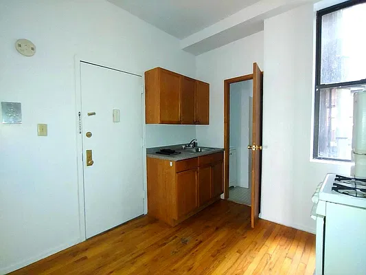 Rented by Moss Realty Company | media 4