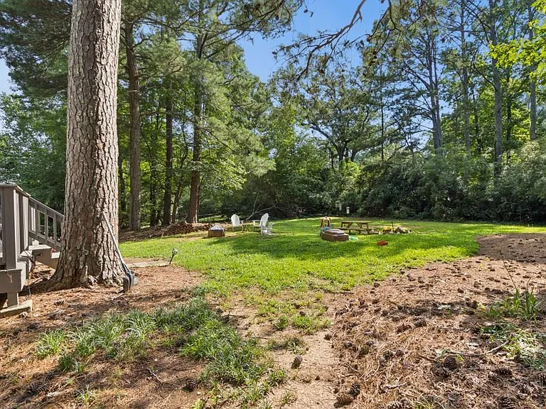 2506 Kingsley Dr NE — Photo 33
