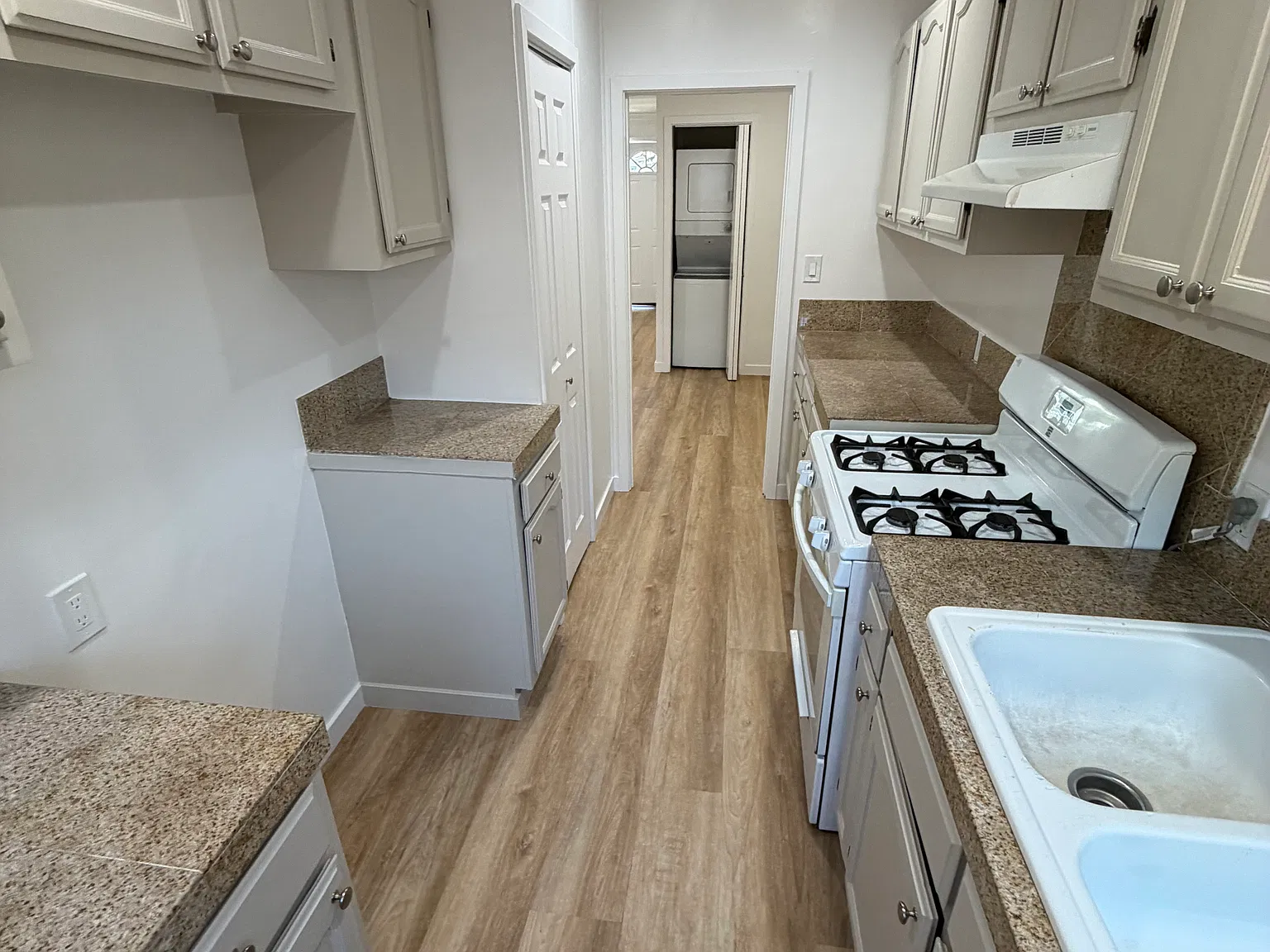 11233 Victory Blvd — Photo 3