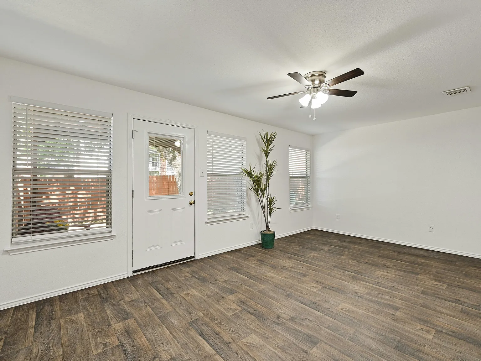 2 bed, 2.5 bath, 1400 sqft, $1,695 — Photo 4