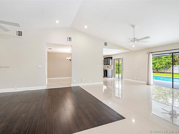4th image of 10601 NW 7th Pl