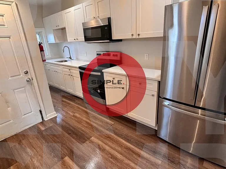 1146 Locust St — Photo 1