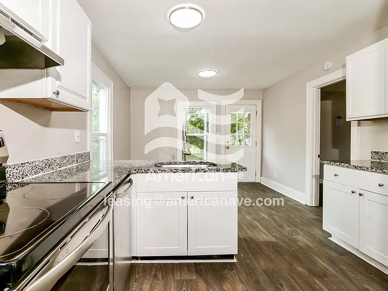 636651_007_kitchen_7.jpg