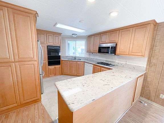 3rd image of 825 Villa Teresa Way #825