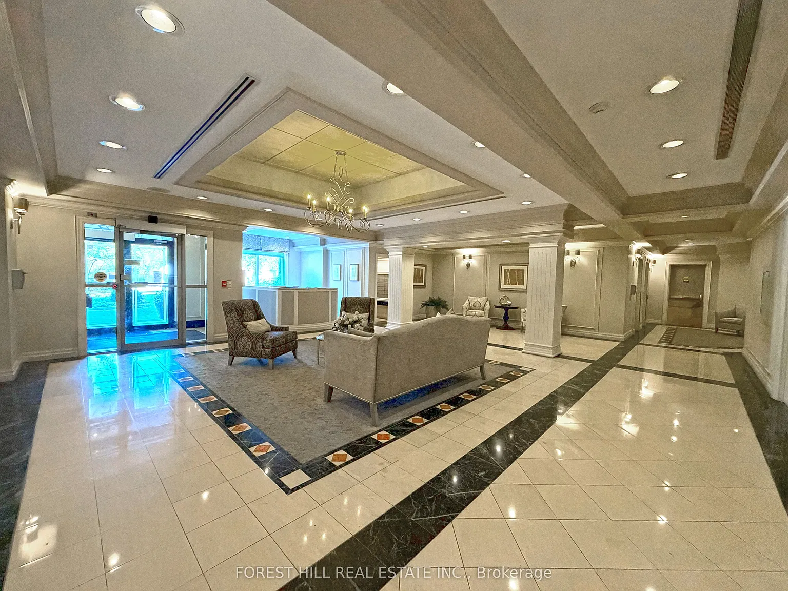 York Mills Mansions Condominium — Photo 2