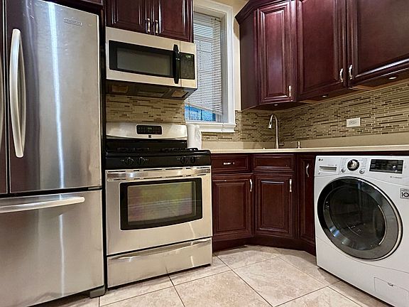 2nd image of 304 S 3rd St APT 3