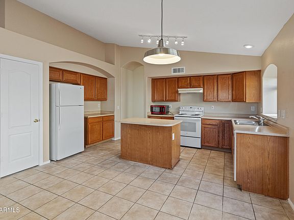 4th image of 2805 N 111th Drive