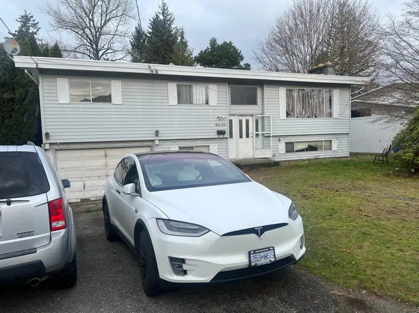 32469 Emerald Ave, Abbotsford, BC V2T 1B4