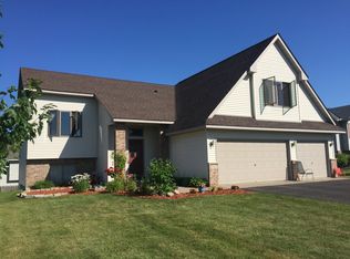 29584 Shoreview Cir, Lindstrom, MN 55045