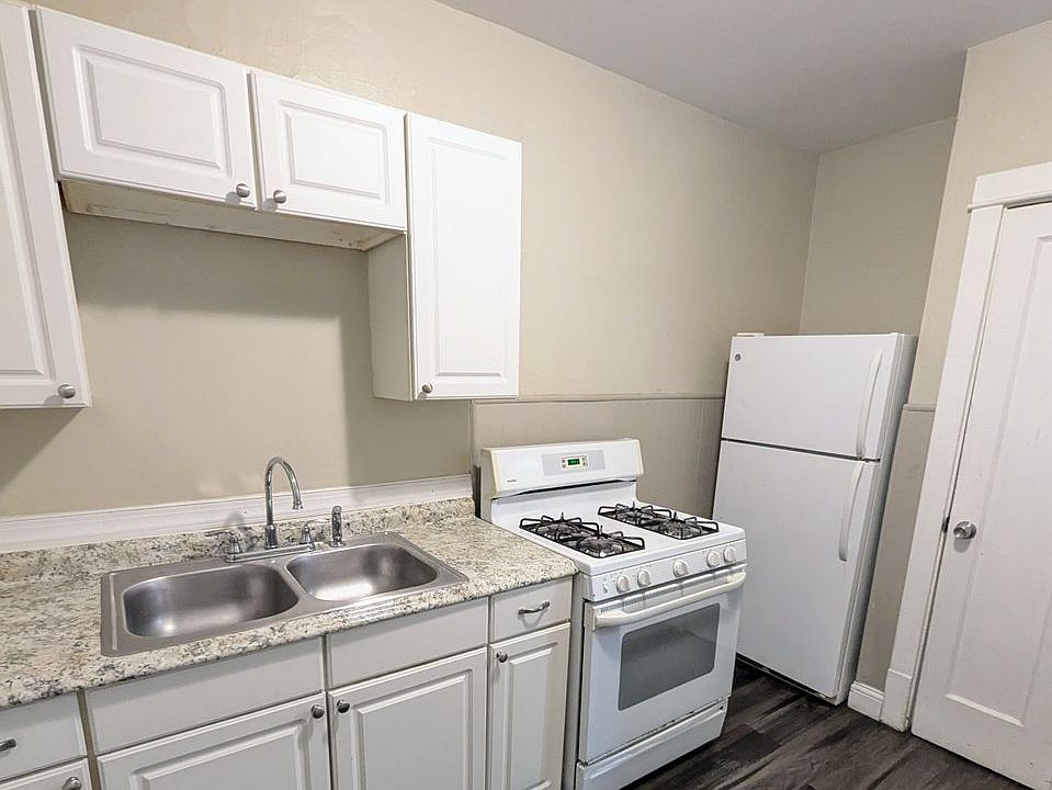 1st image of 3841 Iowa Ave Floor 3841-1