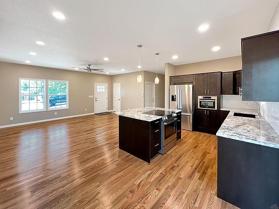 4th image of 29714 Vixen Ave