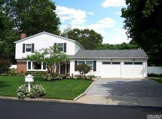 9 Ormont Ln, Stony Brook, NY 11790
