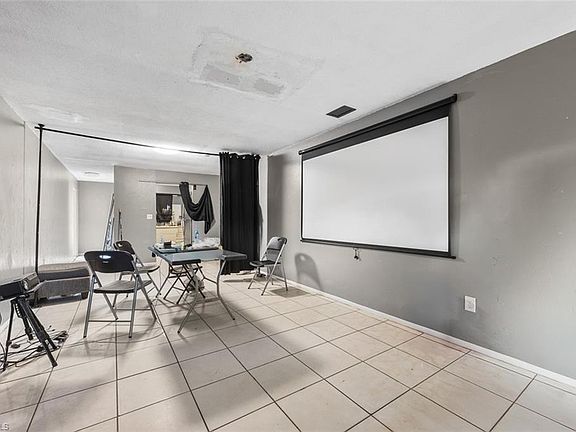 4th image of 4243-4247 Greenwood AVE