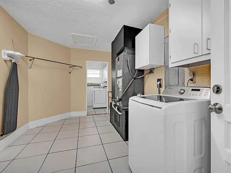 2427 Sea Island Dr — Photo 33