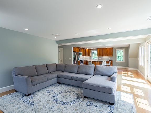 4th image of 42 Holly Bear Ln