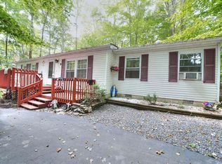 28 Chelsea Ln, Hawley, PA 18428