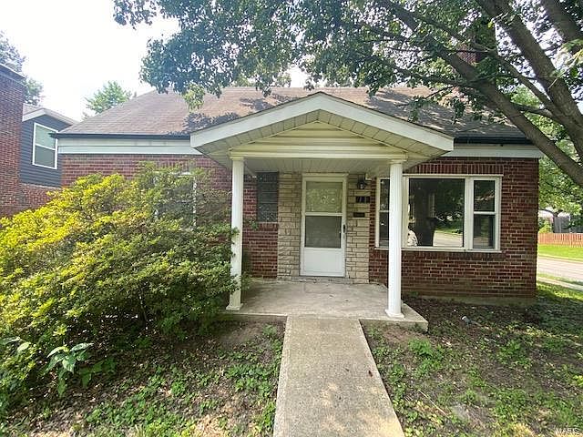 2nd image of 900 Dwyer Ave