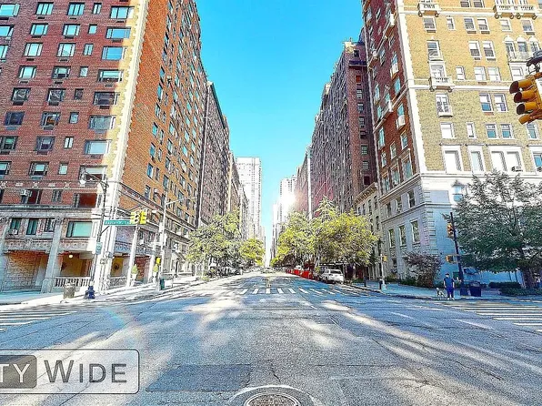 315 E 56th St APT 2C, New York, NY 10022