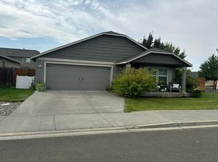 1263 SW Carver St, College Place, WA 99324