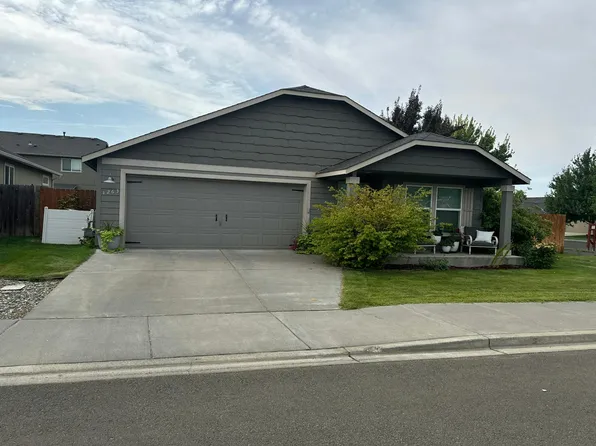 1263 SW Carver St, College Place, WA 99324